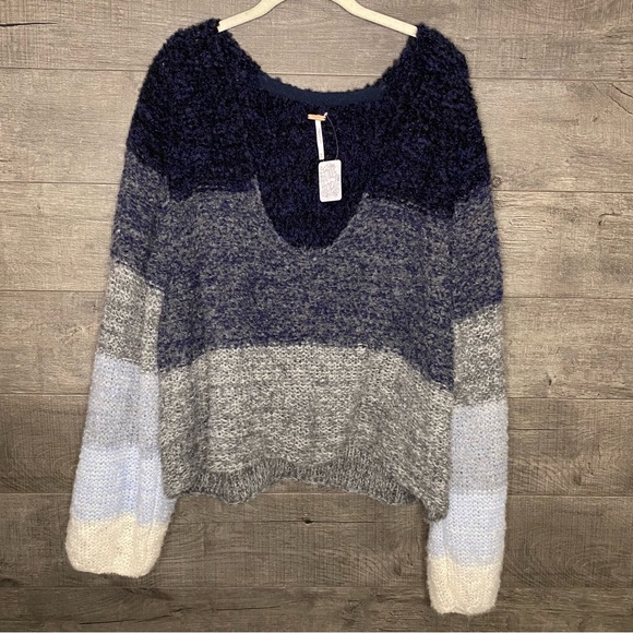 Free People NWT Alpaca Sweater Size Med/Large Oversized - Picture 3 of 9